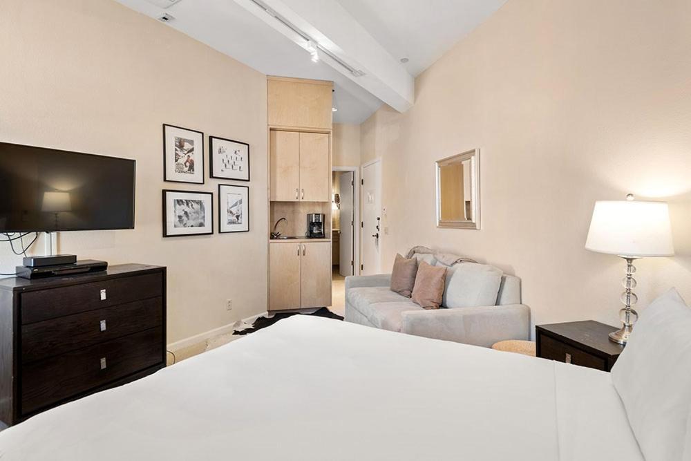 Independence Square 304, Stylish Hotel Room With Downtown Views & Great Location Aspen Exteriör bild